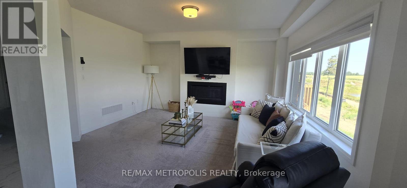 108 Hitchman Street, Brant, Ontario  N3L 0M2 - Photo 5 - X12505272