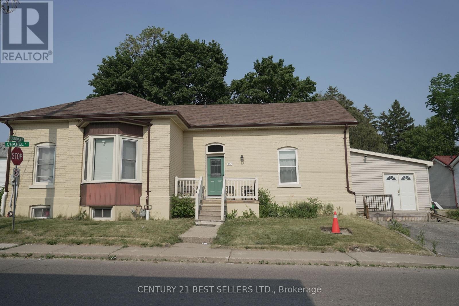 734 DUNDAS STREET, Woodstock, Ontario