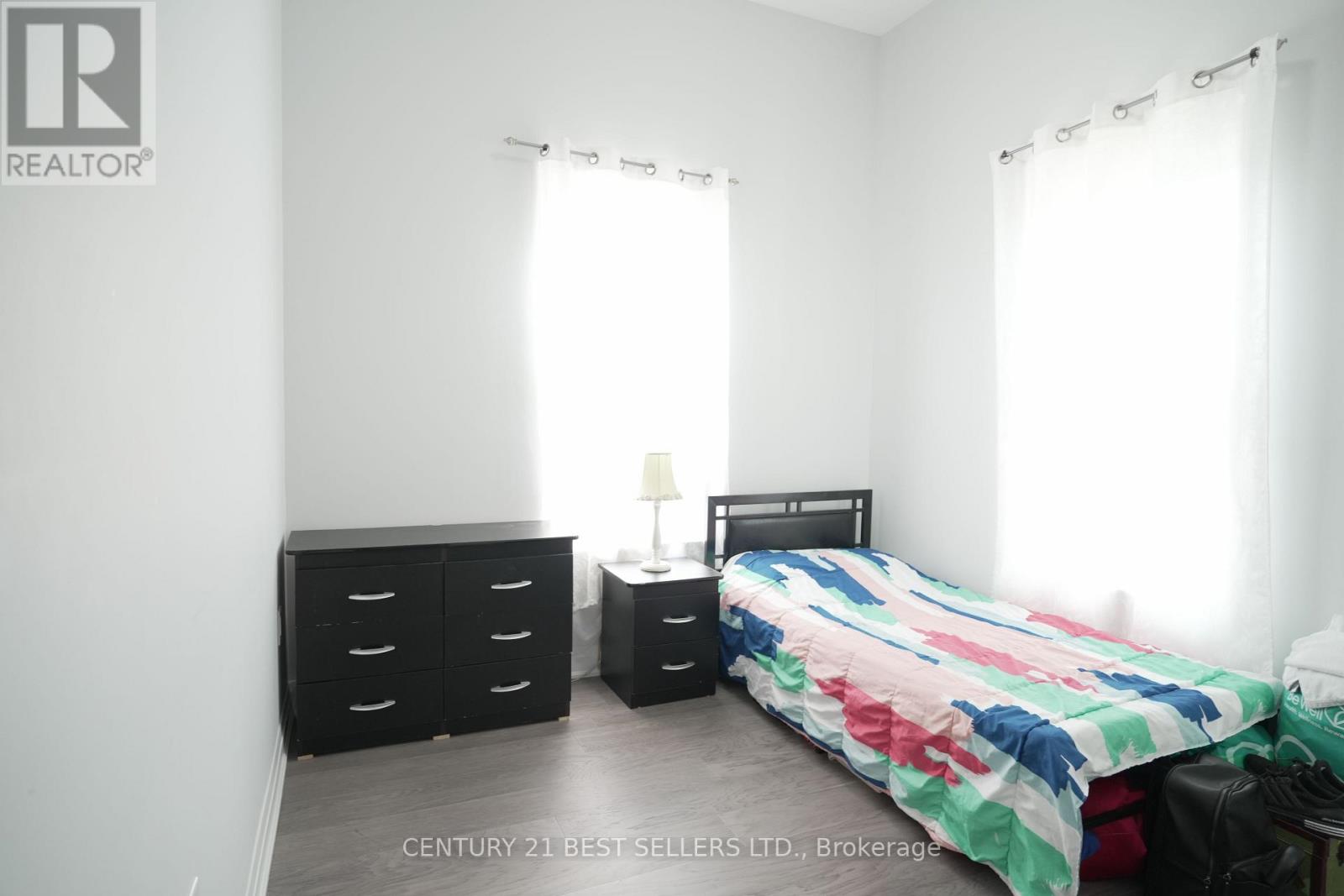 734 Dundas Street, Woodstock, Ontario  N4S 1E9 - Photo 10 - X12505300