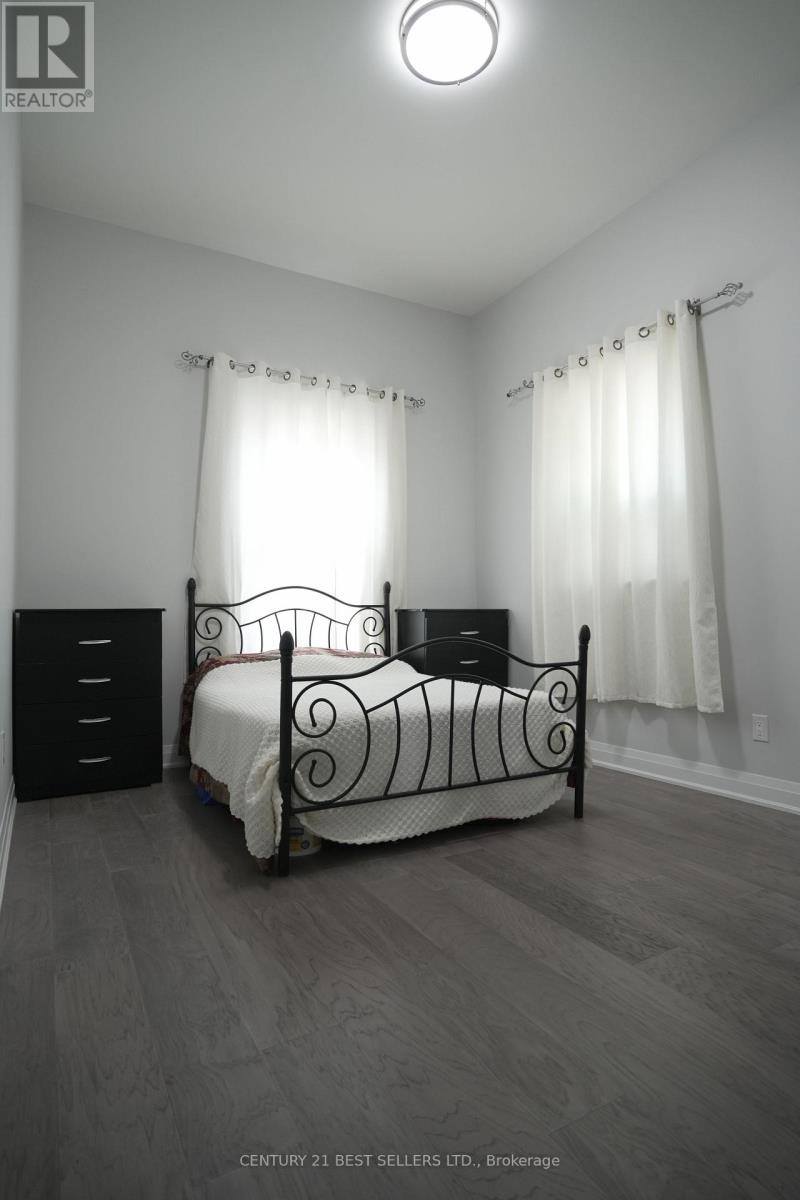 734 Dundas Street, Woodstock, Ontario  N4S 1E9 - Photo 11 - X12505300