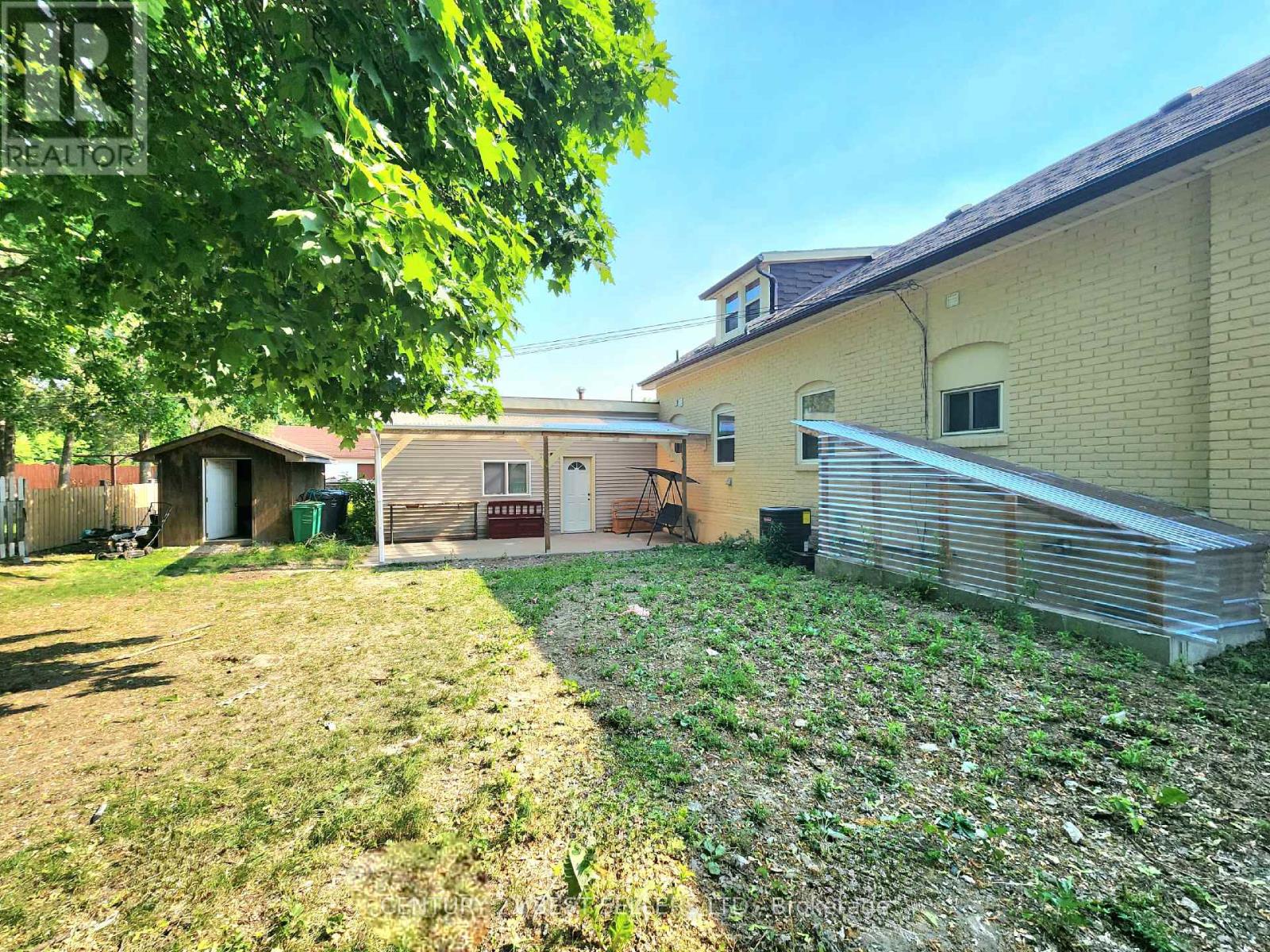 734 Dundas Street, Woodstock, Ontario  N4S 1E9 - Photo 3 - X12505300