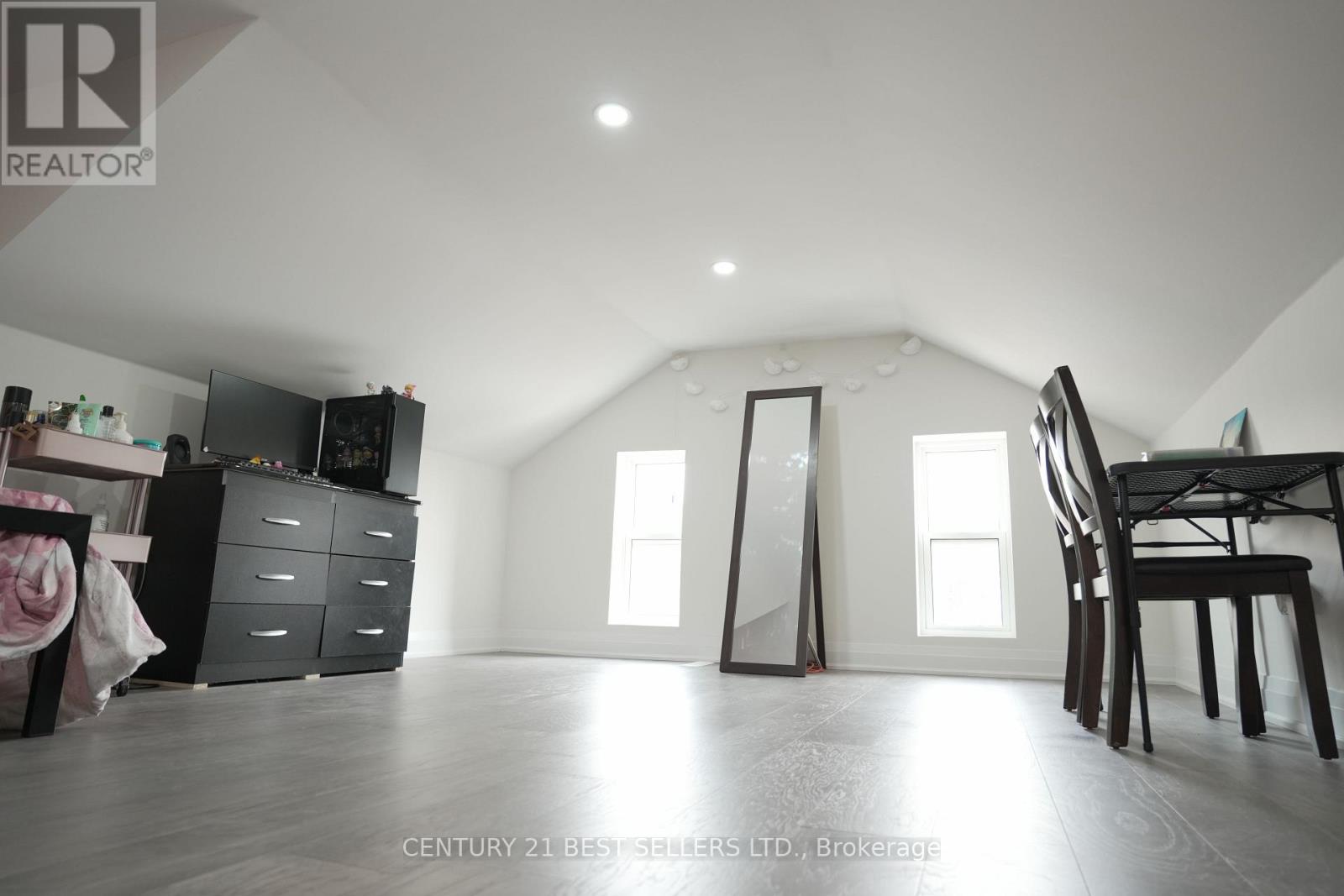 734 Dundas Street, Woodstock, Ontario  N4S 1E9 - Photo 6 - X12505300