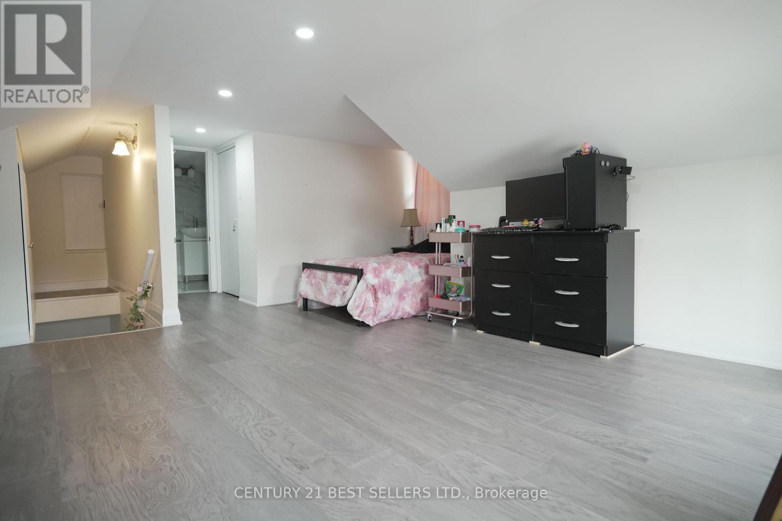 734 Dundas Street, Woodstock, Ontario  N4S 1E9 - Photo 8 - X12505300