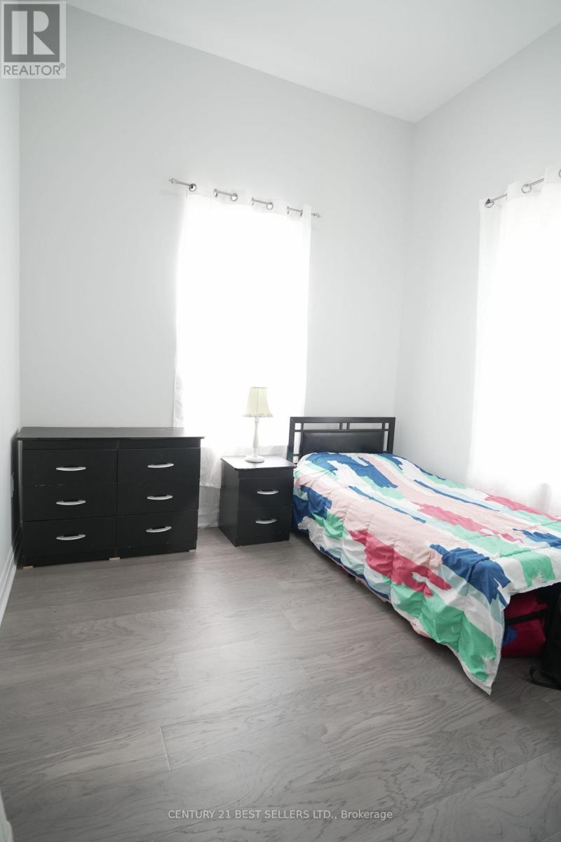 734 Dundas Street, Woodstock, Ontario  N4S 1E9 - Photo 9 - X12505300