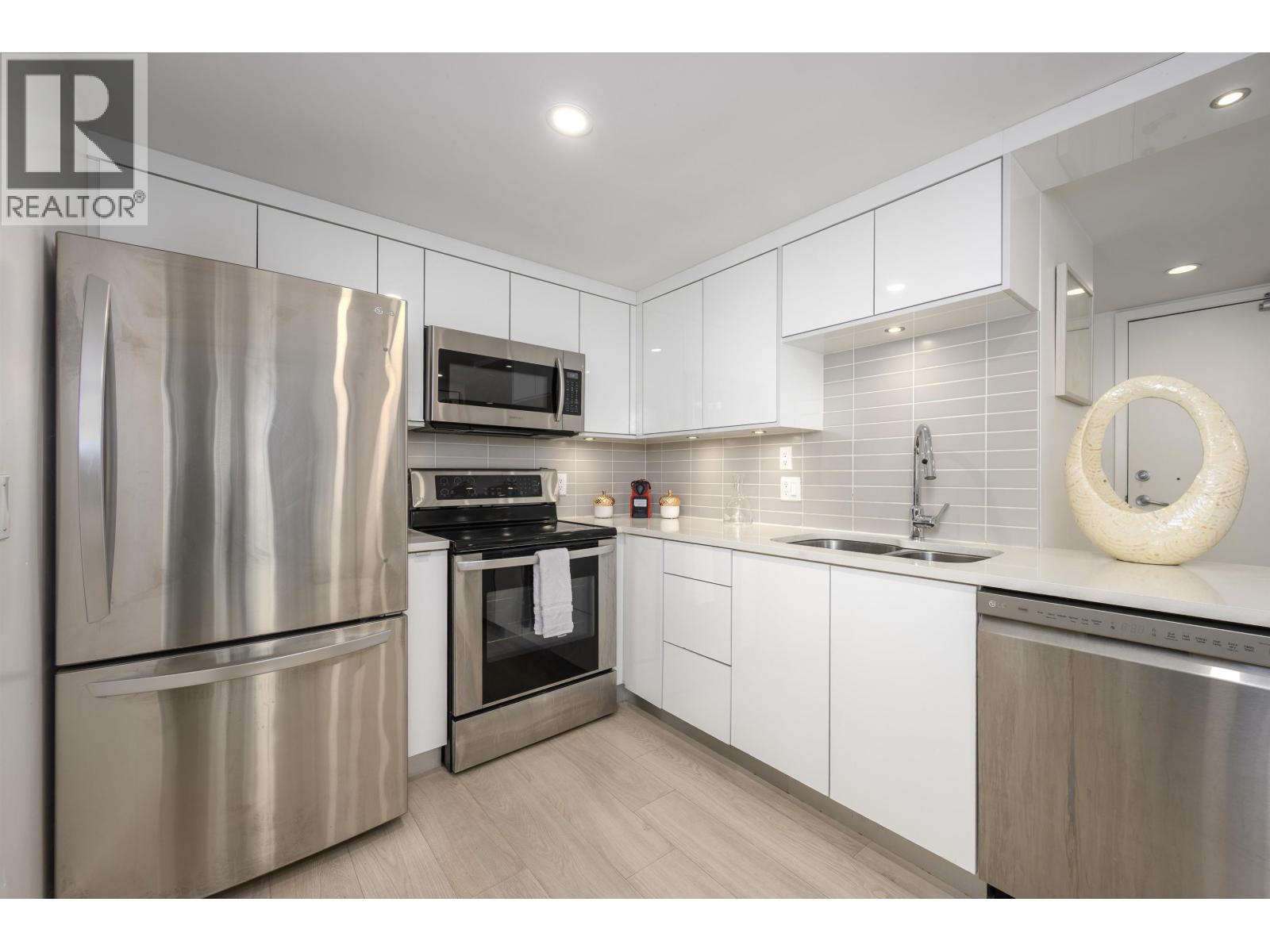 2005 1050 Burrard Street, Vancouver, British Columbia  V6Z 2R9 - Photo 12 - R3064245