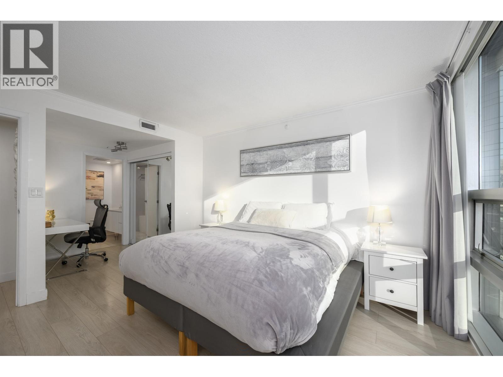 2005 1050 Burrard Street, Vancouver, British Columbia  V6Z 2R9 - Photo 15 - R3064245