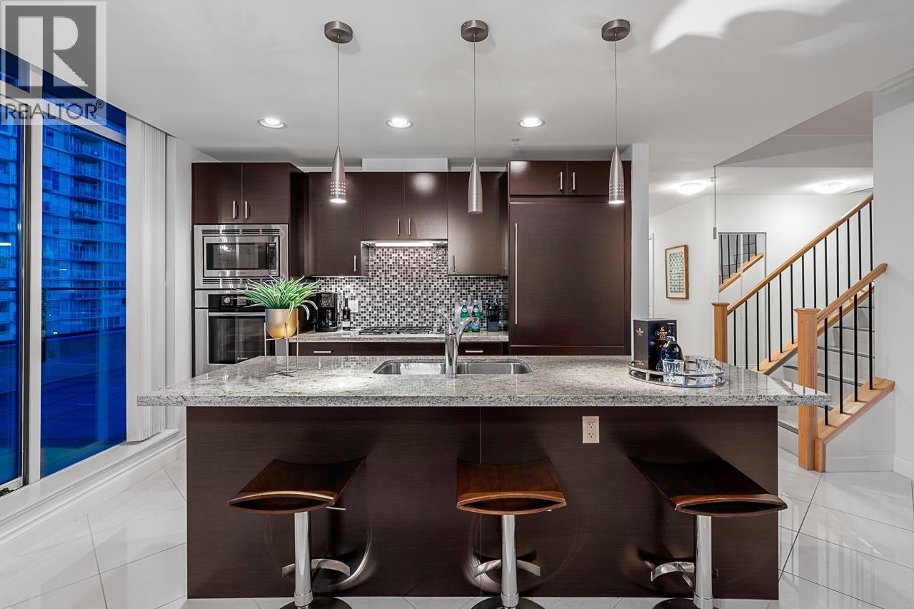 Ph3 162 Victory Ship Way, North Vancouver, British Columbia  V7L 0B4 - Photo 8 - R3064269