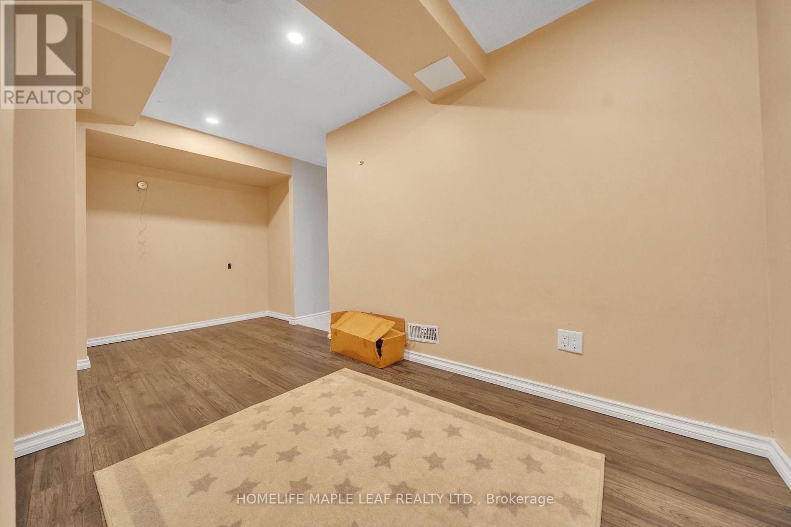 4 Lisa Court, Hamilton, Ontario  L8V 4P9 - Photo 16 - X12505218