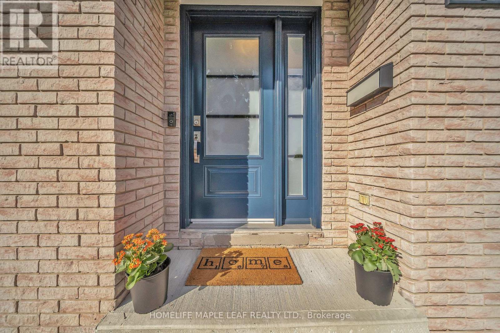 4 Lisa Court, Hamilton, Ontario  L8V 4P9 - Photo 2 - X12505218