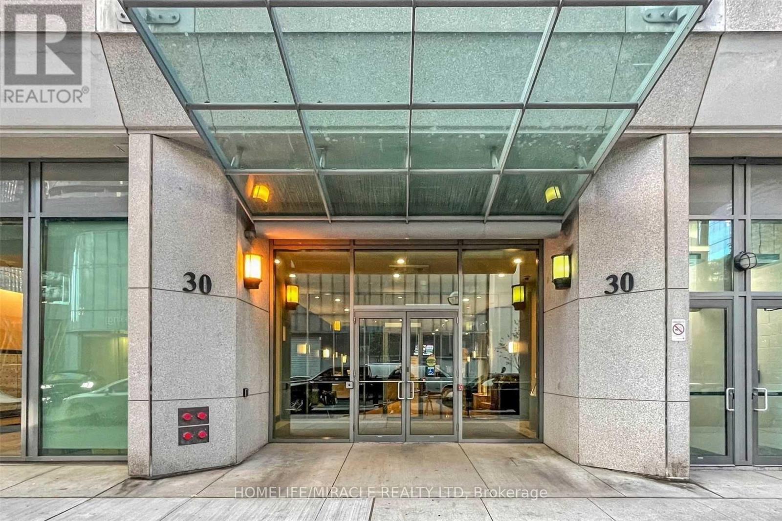 1509 - 30 Grand Trunk Crescent, Toronto, Ontario  M5J 3A4 - Photo 2 - C12505468