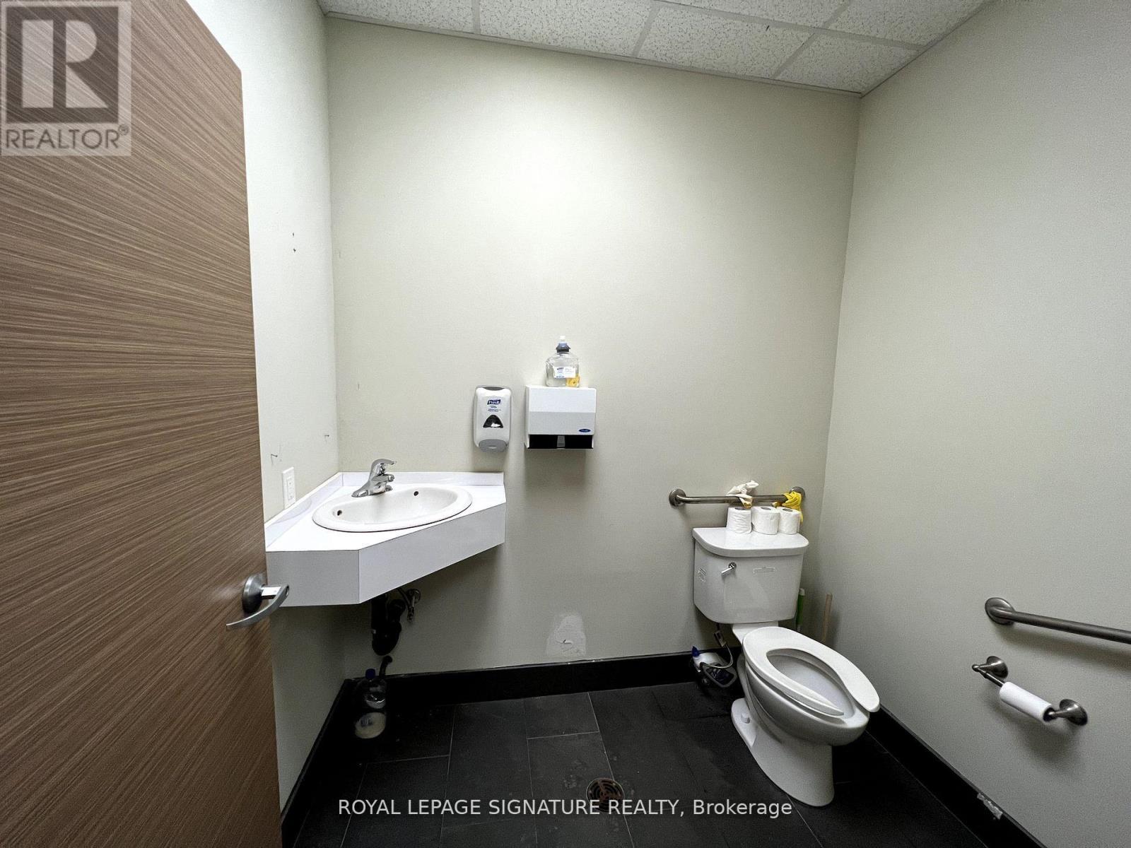 33 - 20 Wertheim Court, Richmond Hill, Ontario  L4B 3A8 - Photo 17 - N12505448