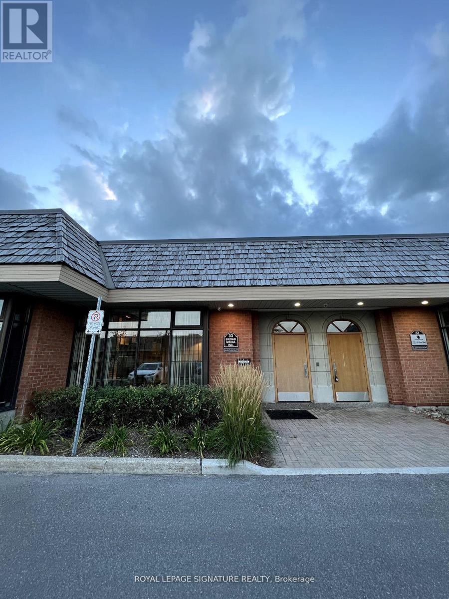 33 - 20 Wertheim Court, Richmond Hill, Ontario  L4B 3A8 - Photo 2 - N12505448