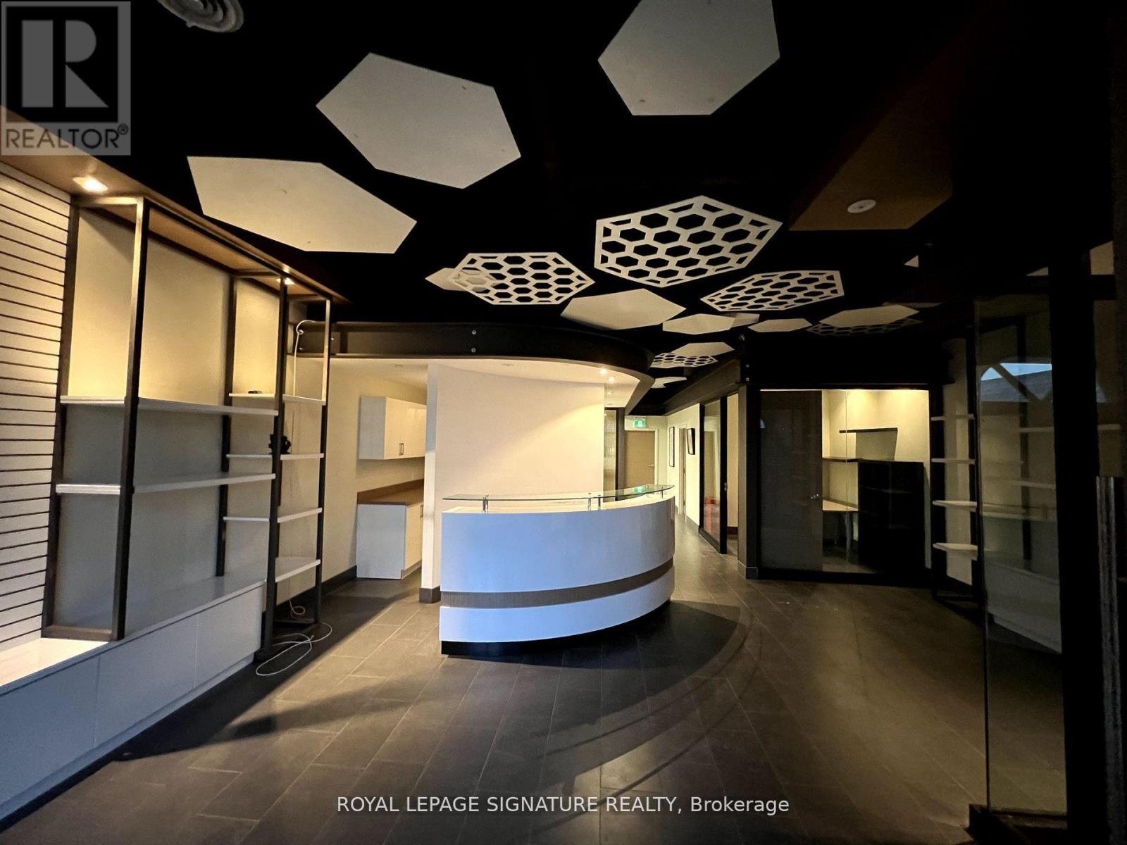 33 - 20 Wertheim Court, Richmond Hill, Ontario  L4B 3A8 - Photo 3 - N12505448