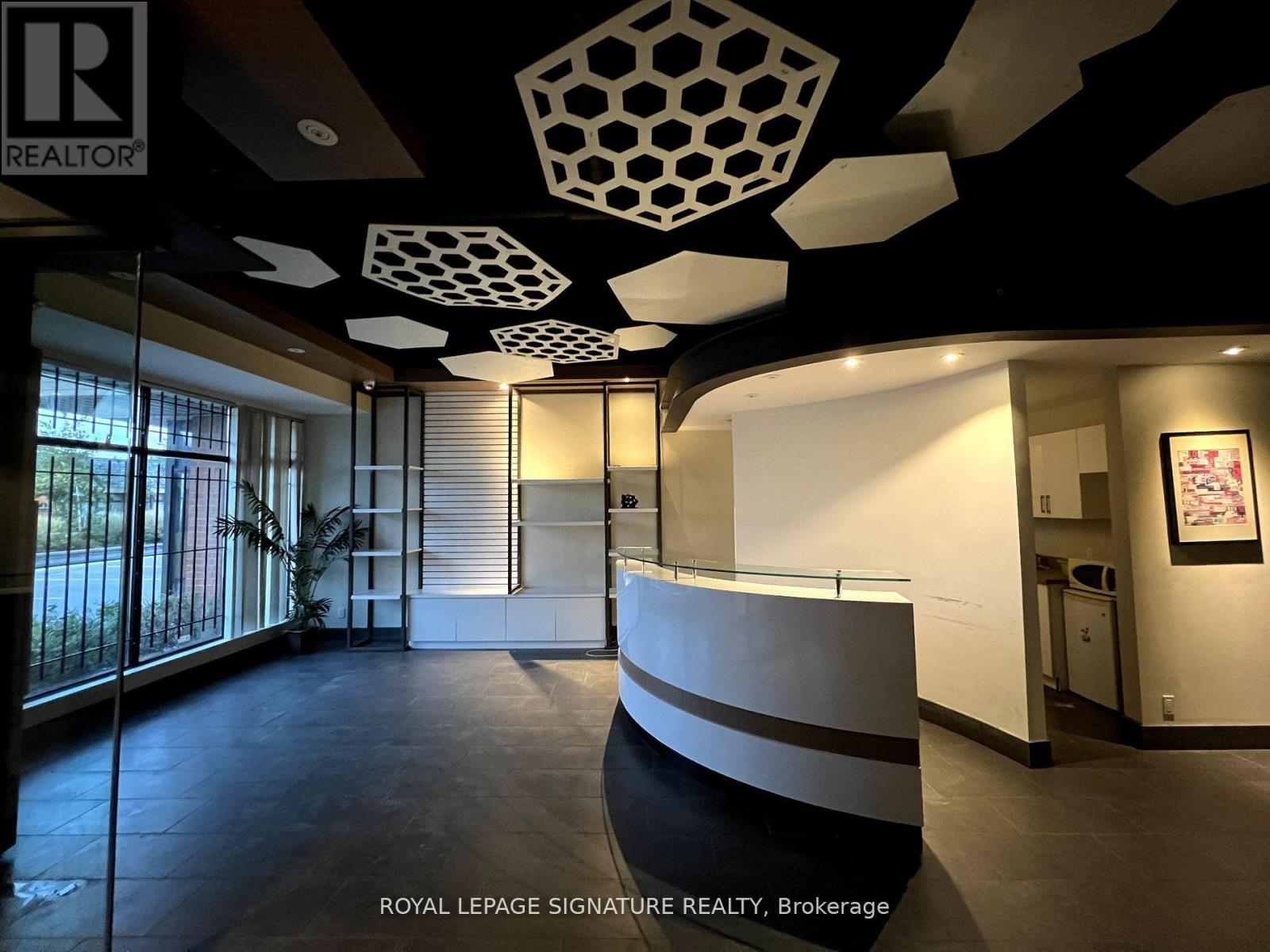 33 - 20 Wertheim Court, Richmond Hill, Ontario  L4B 3A8 - Photo 4 - N12505448