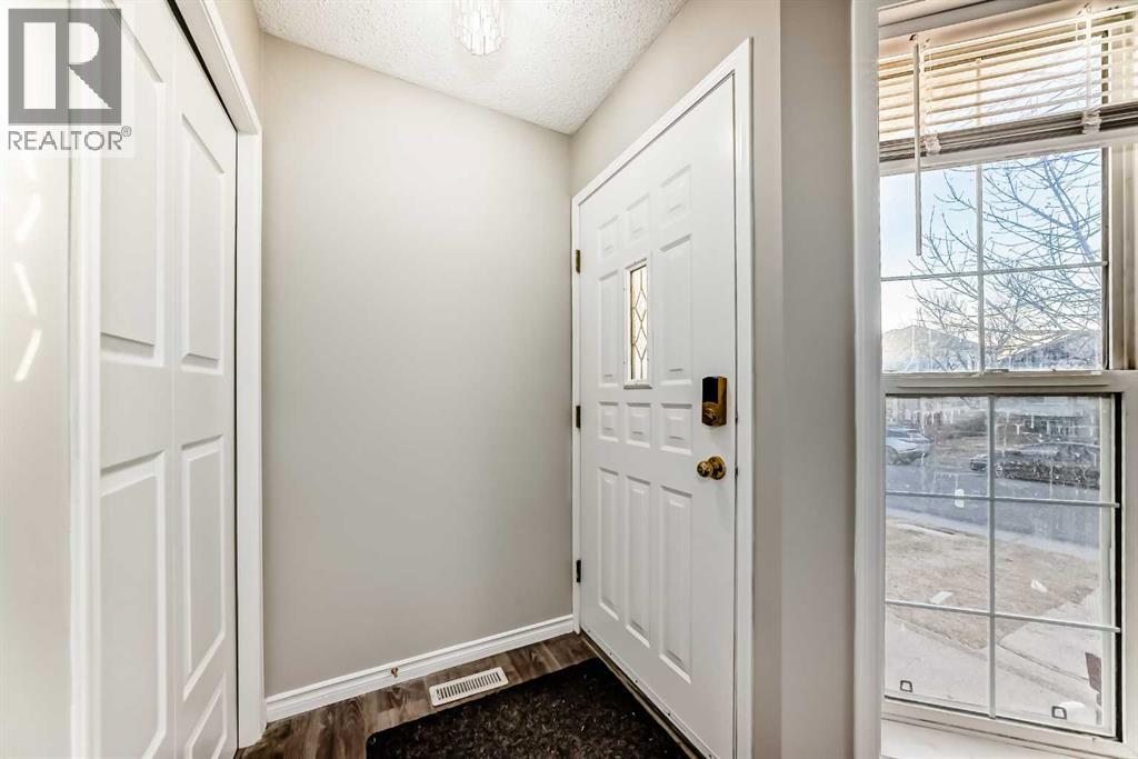 121 Martin Crossing Manor Ne, Calgary, Alberta  T3J 3S3 - Photo 4 - A2268135