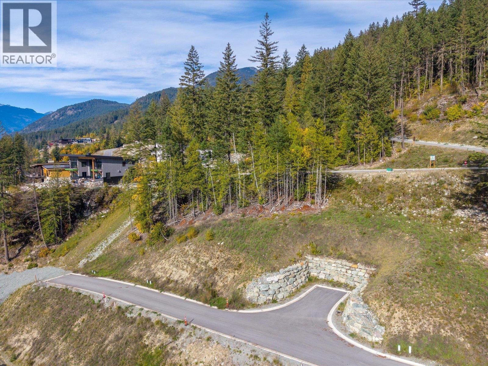 8204 Merlot Peak Drive, Pemberton, British Columbia  V0N 2L3 - Photo 6 - R3050577
