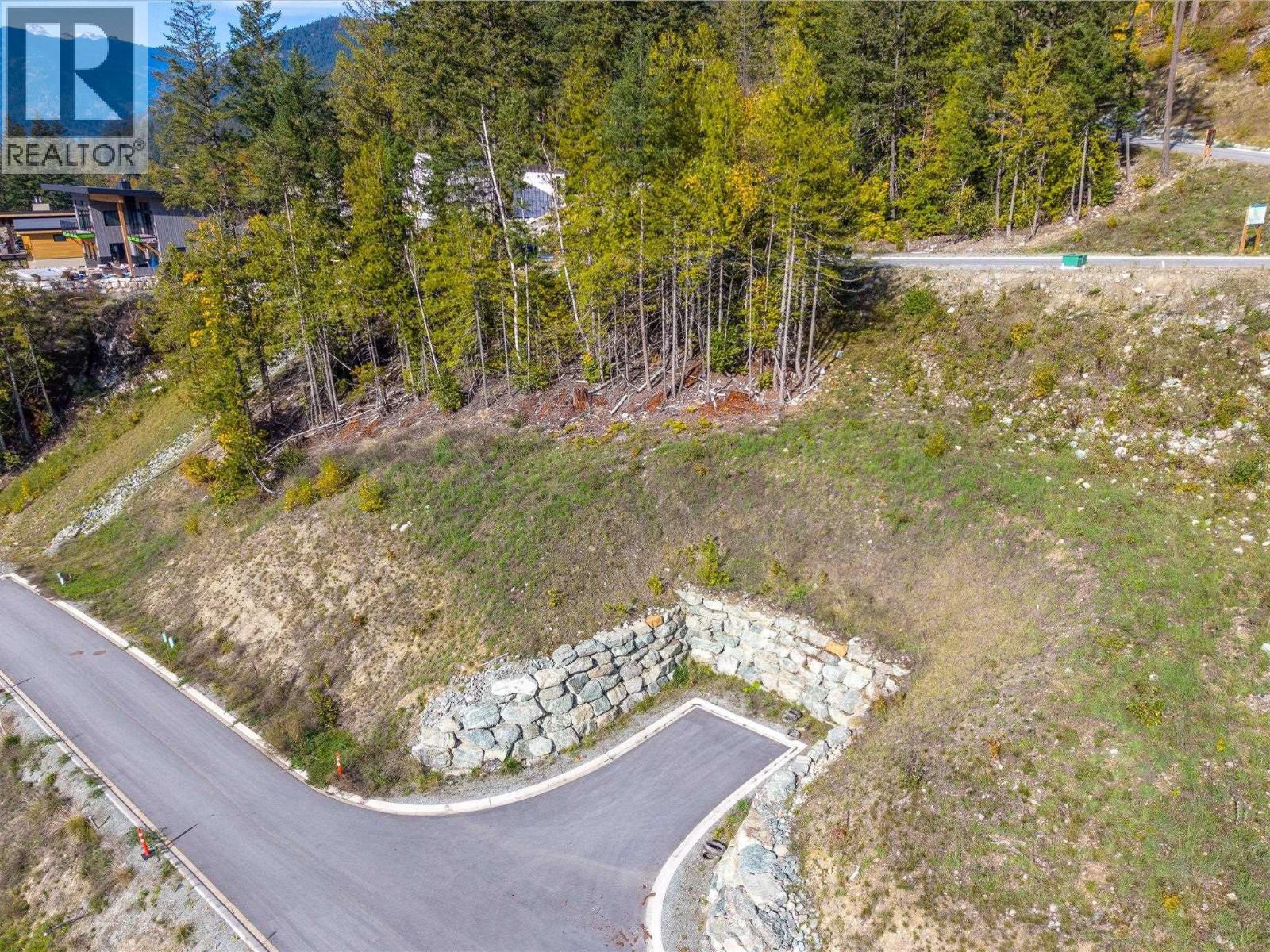 8204 Merlot Peak Drive, Pemberton, British Columbia  V0N 2L3 - Photo 5 - R3050577