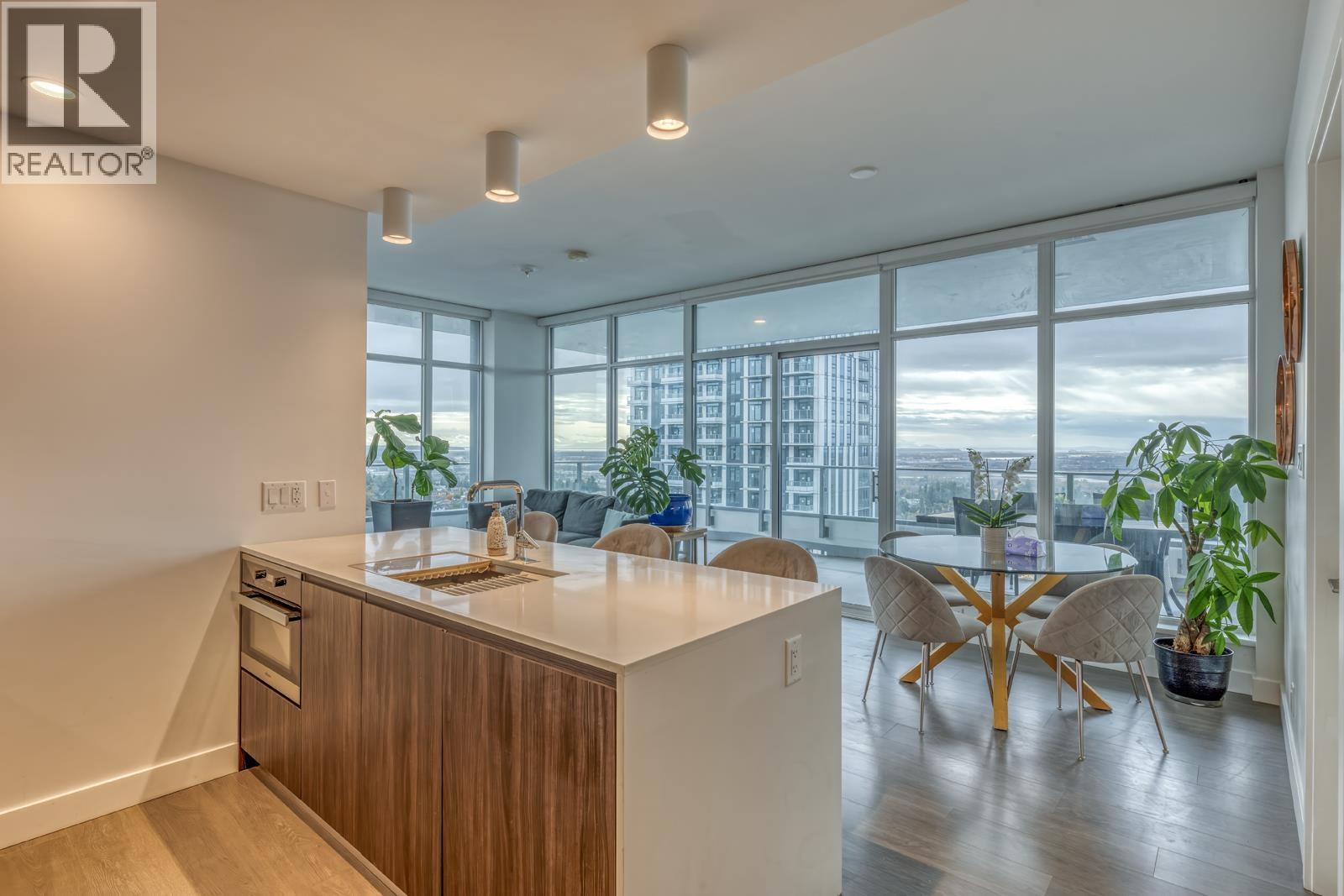 1704 6511 Sussex Avenue, Burnaby, British Columbia  V5H 0K5 - Photo 2 - R3064159