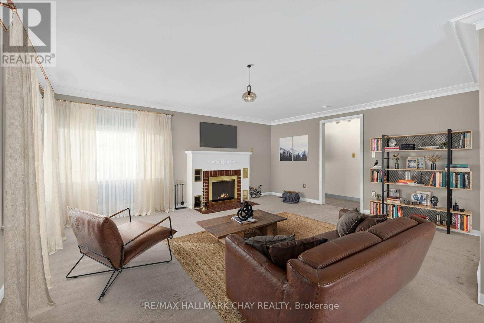 33 Mill Street S, Brampton, Ontario  L6Y 1S7 - Photo 2 - W12447029