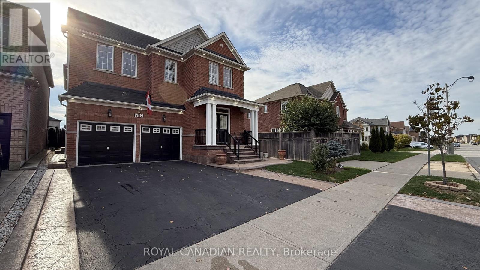 382 Sunny Meadow Boulevard, Brampton, Ontario  L6R 0N9 - Photo 4 - W12505394