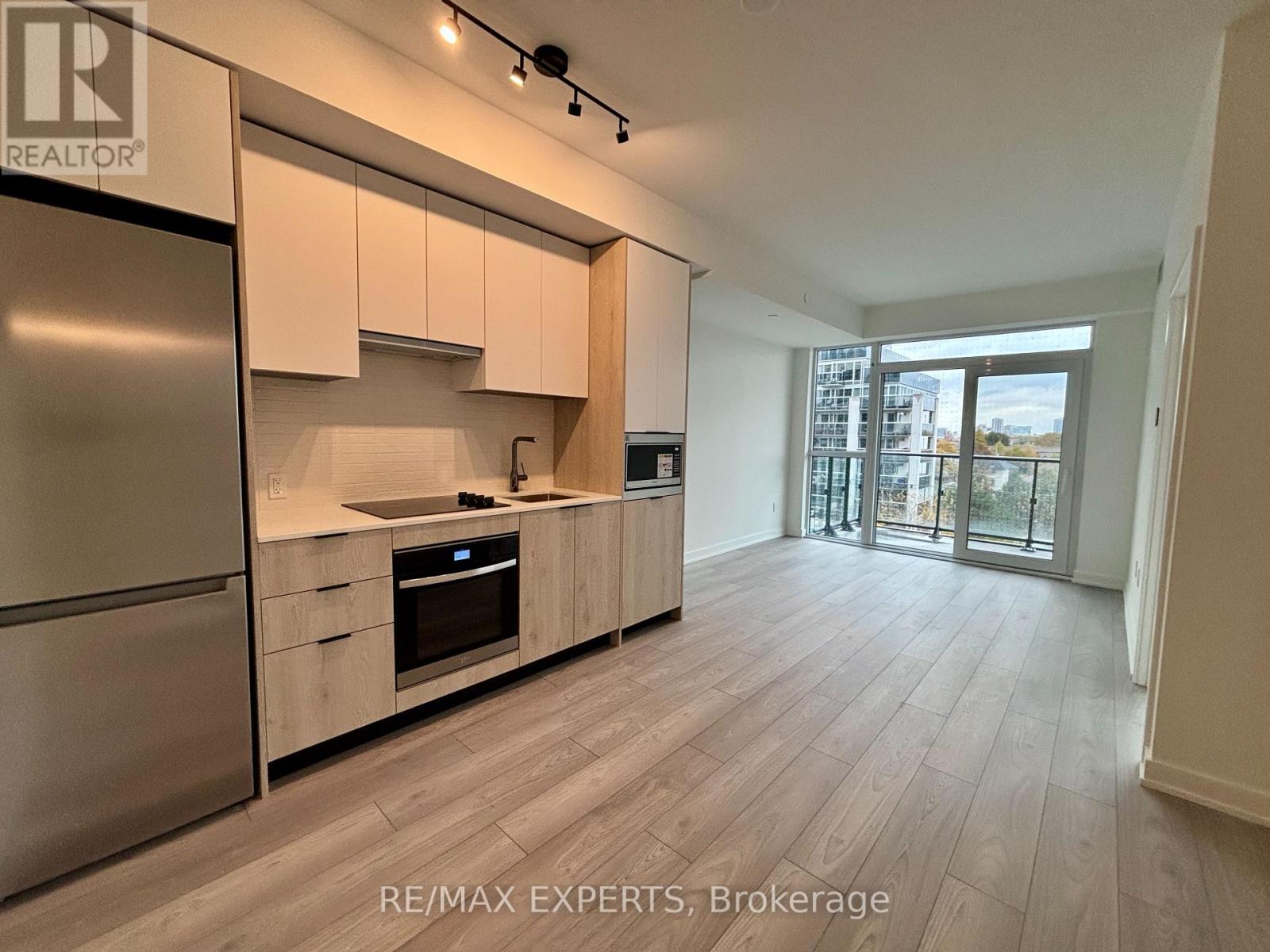 404 - 1007 The Queensway, Toronto, Ontario  M8Z 0H4 - Photo 2 - W12499032