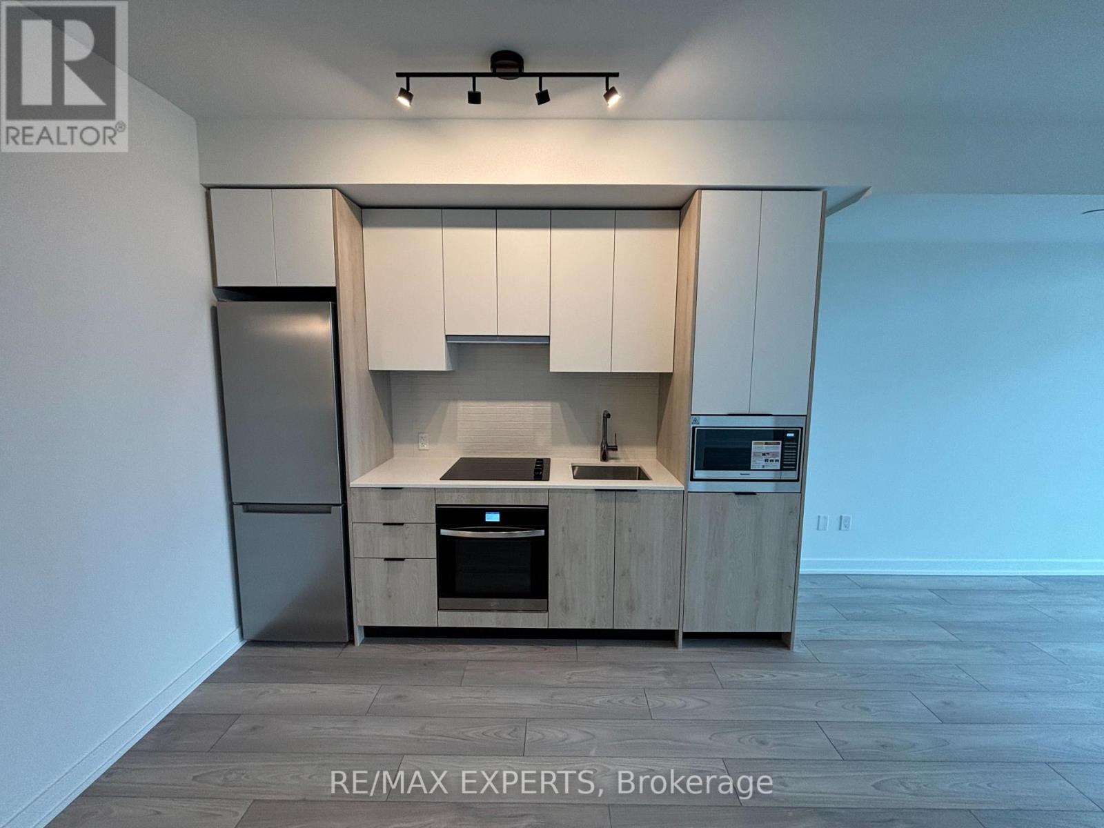 404 - 1007 The Queensway, Toronto, Ontario  M8Z 0H4 - Photo 3 - W12499032