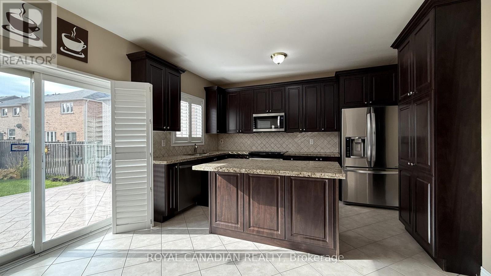 382 Sunny Meadow Boulevard, Brampton, Ontario  L6R 0N9 - Photo 11 - W12505394