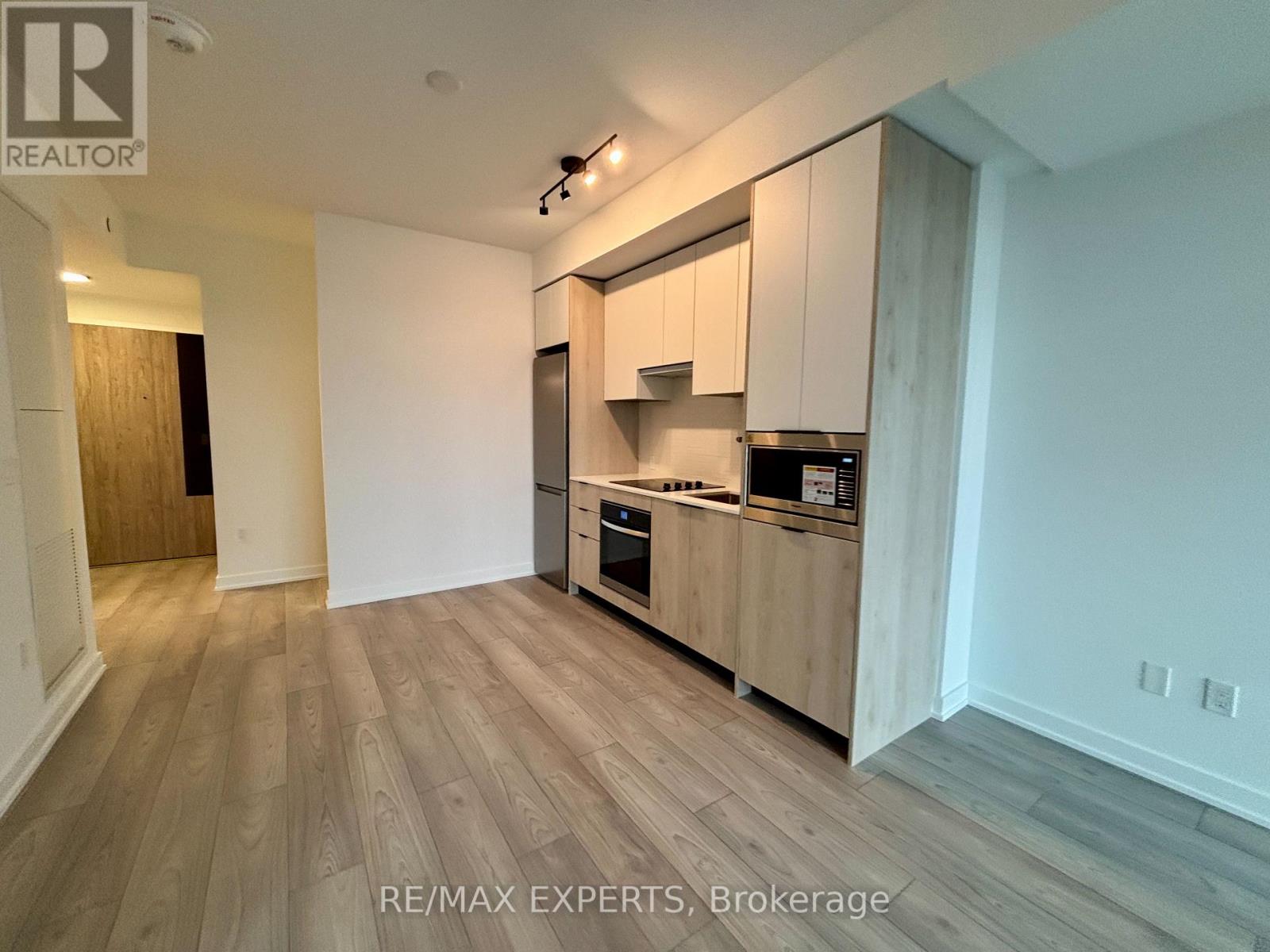 404 - 1007 The Queensway, Toronto, Ontario  M8Z 0H4 - Photo 4 - W12499032