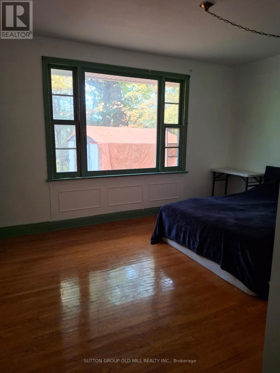 60 Harborn Road, Mississauga, Ontario  L5B 1A4 - Photo 4 - W12505464