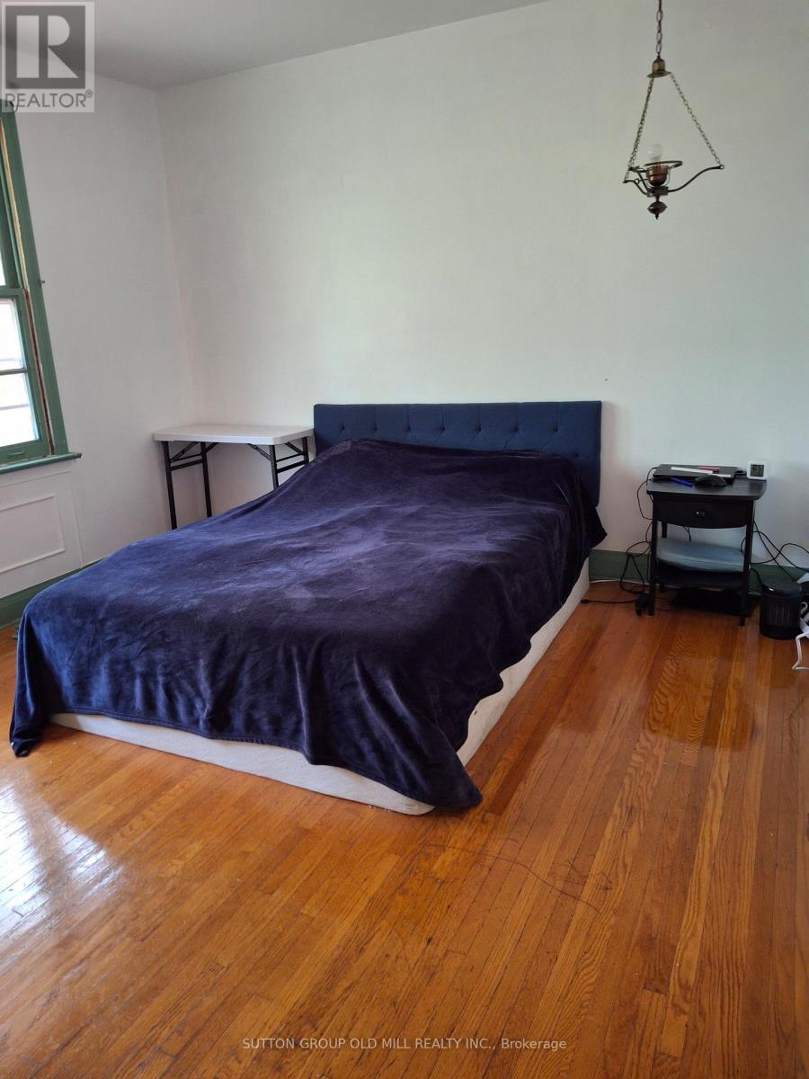 60 Harborn Road, Mississauga, Ontario  L5B 1A4 - Photo 5 - W12505464