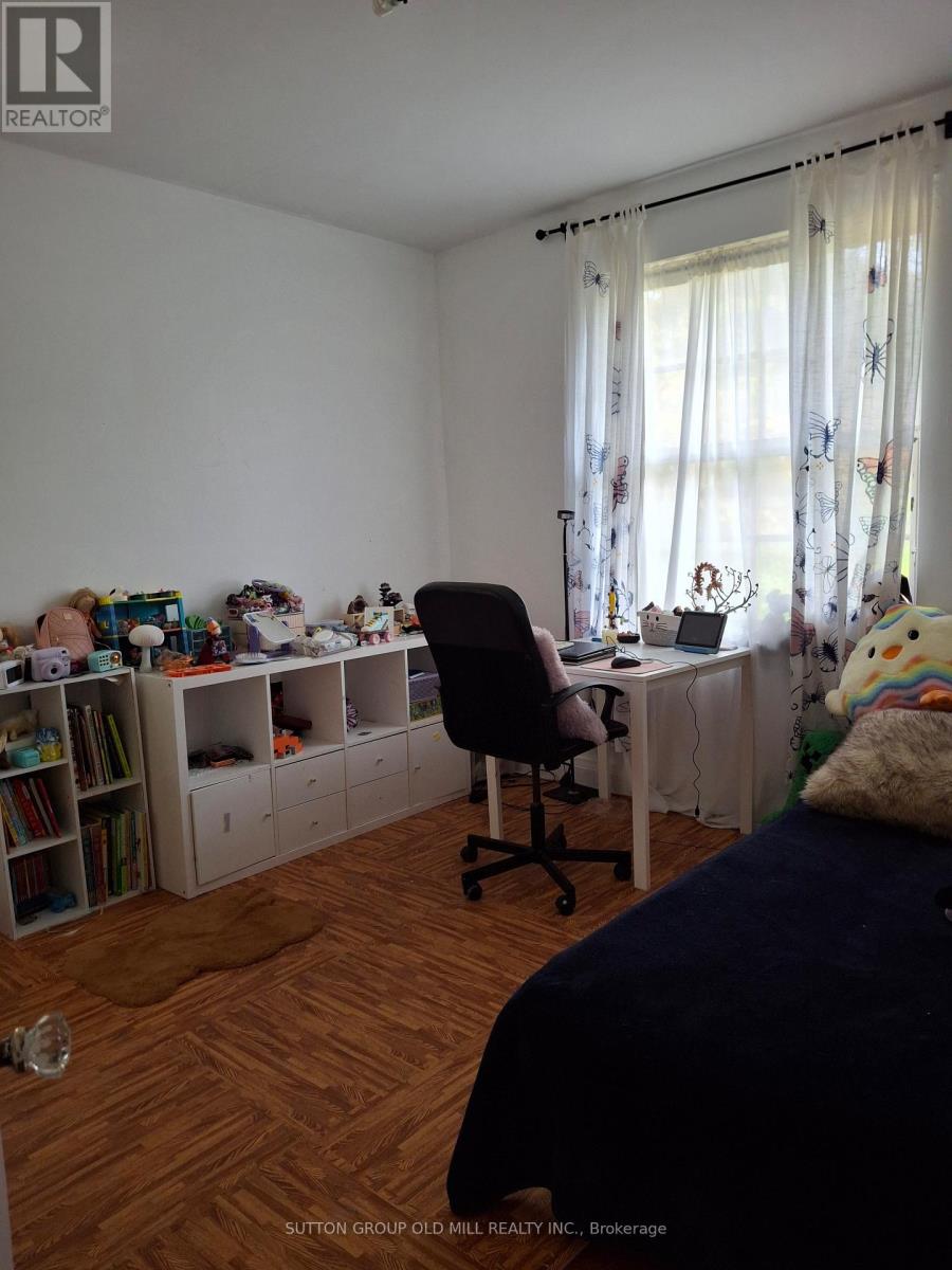 60 Harborn Road, Mississauga, Ontario  L5B 1A4 - Photo 6 - W12505464