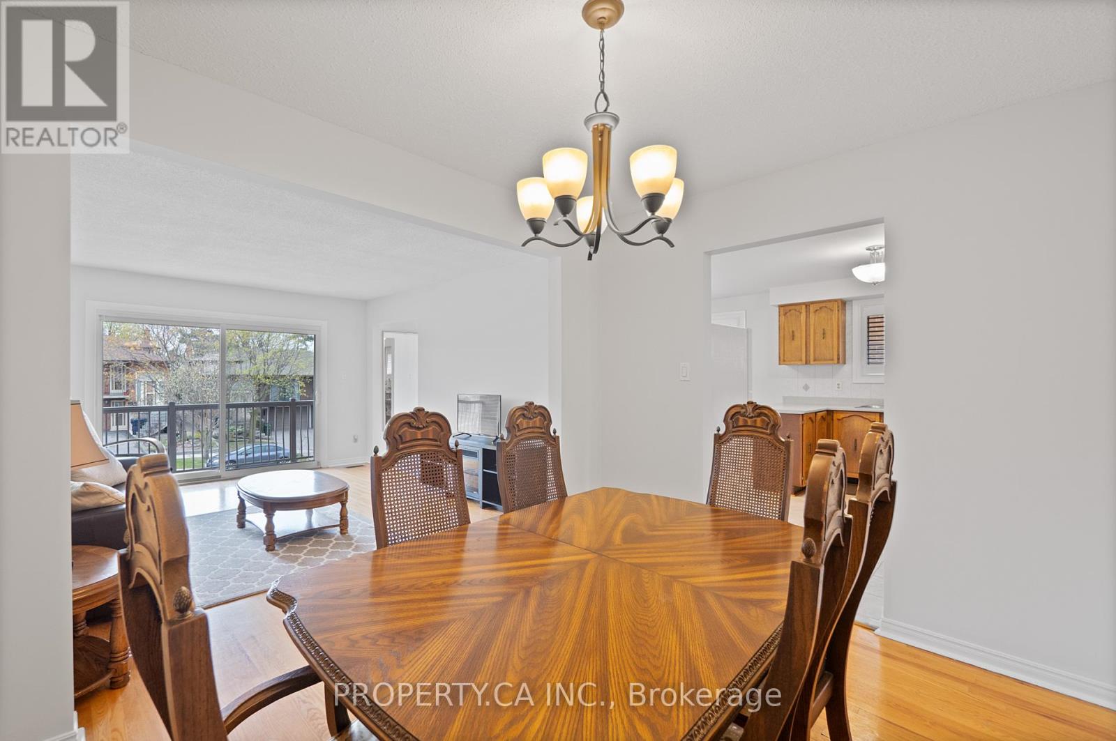 28 Clubhouse Court, Toronto, Ontario  M3L 2K5 - Photo 12 - W12505480