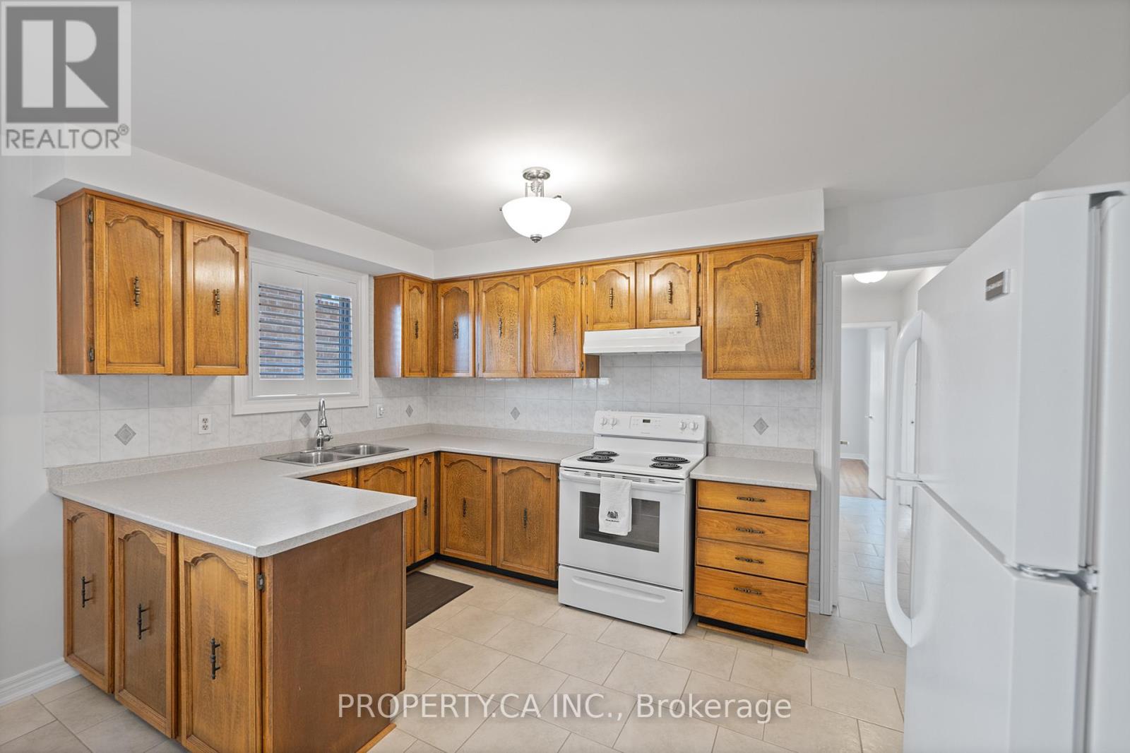 28 Clubhouse Court, Toronto, Ontario  M3L 2K5 - Photo 15 - W12505480