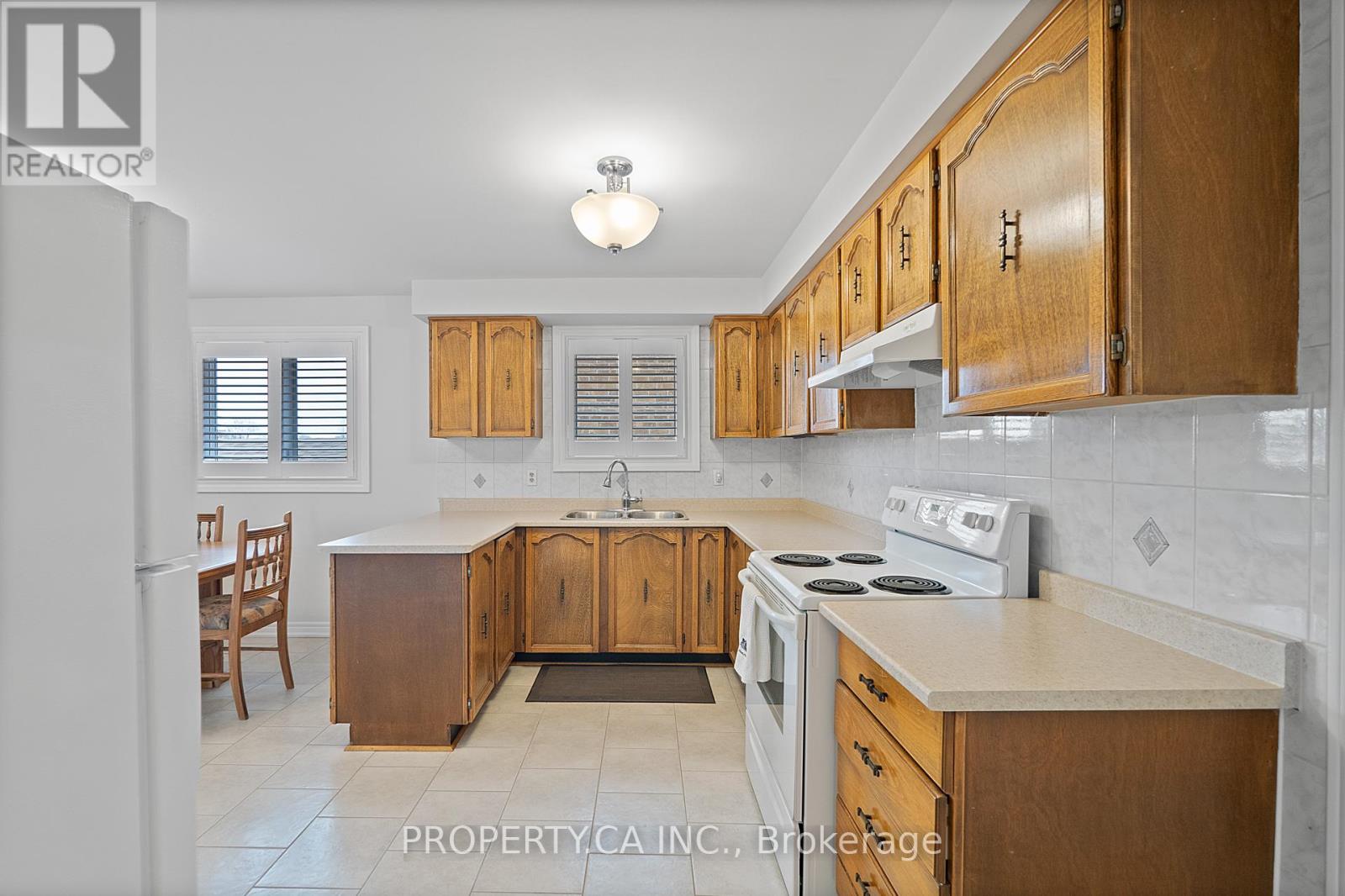 28 Clubhouse Court, Toronto, Ontario  M3L 2K5 - Photo 17 - W12505480