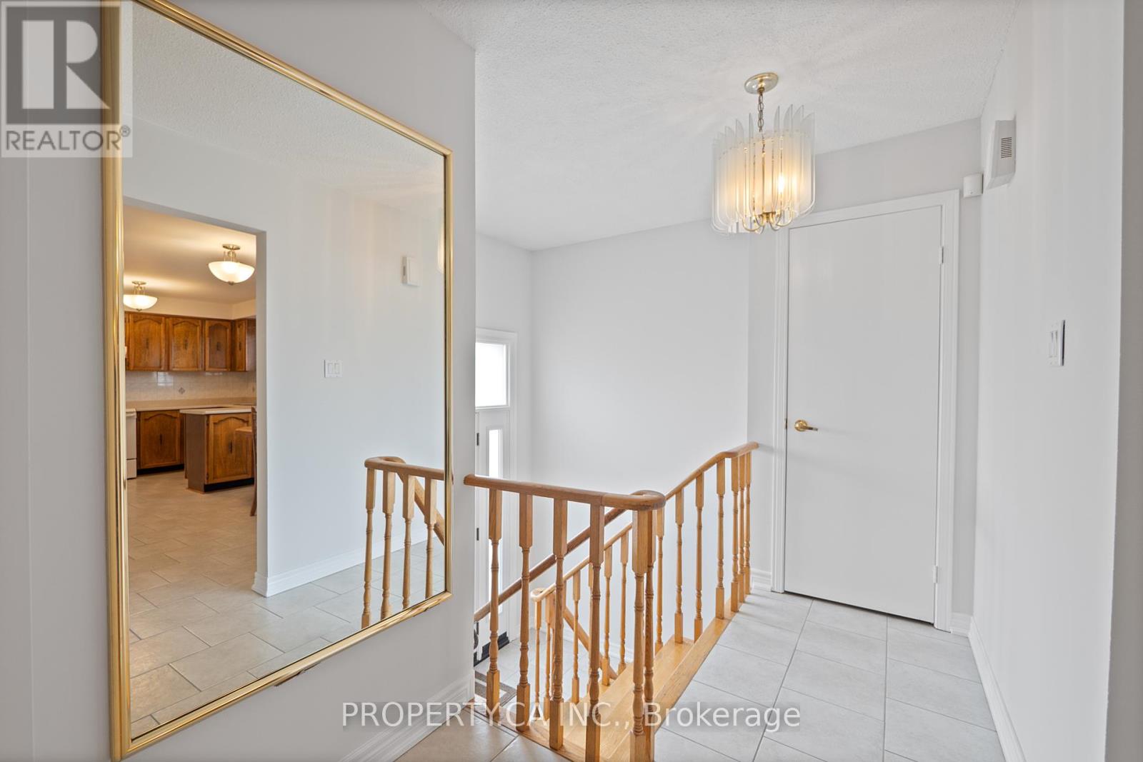 28 Clubhouse Court, Toronto, Ontario  M3L 2K5 - Photo 6 - W12505480