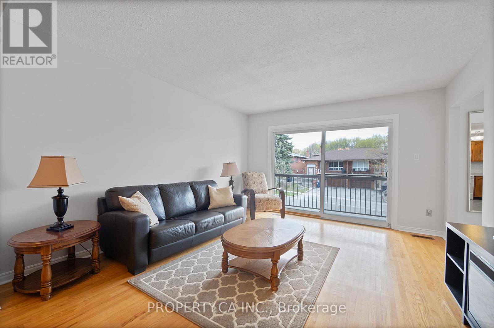 28 Clubhouse Court, Toronto, Ontario  M3L 2K5 - Photo 9 - W12505480