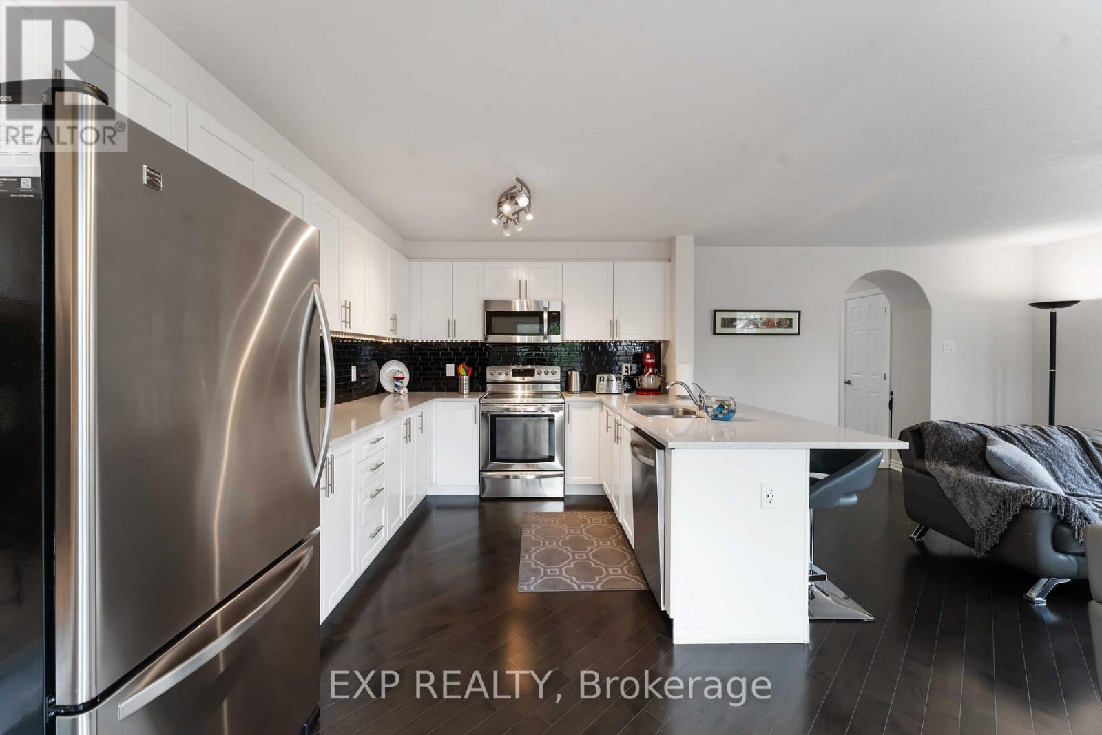 226 Par-La-Ville Circle, Ottawa, Ontario  K2S 0T6 - Photo 12 - X12505490