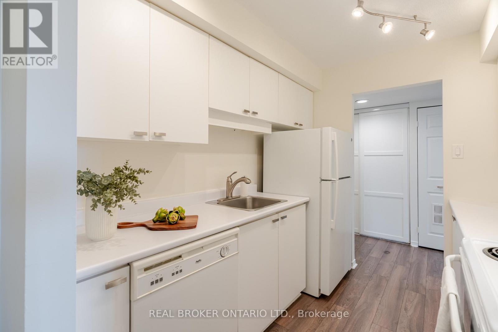 906 - 199 Kent Street, Ottawa, Ontario  K2P 2K8 - Photo 5 - X12505550