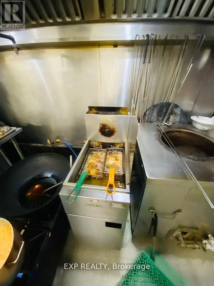 606 Bloor Street W, Toronto, Ontario  M6G 1K4 - Photo 14 - C12505334