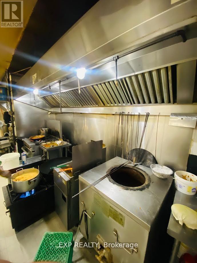 606 Bloor Street W, Toronto, Ontario  M6G 1K4 - Photo 15 - C12505334