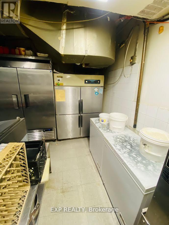 606 Bloor Street W, Toronto, Ontario  M6G 1K4 - Photo 11 - C12505334