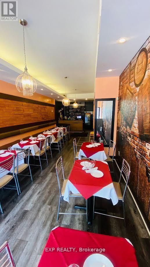 606 Bloor Street W, Toronto, Ontario  M6G 1K4 - Photo 7 - C12505334