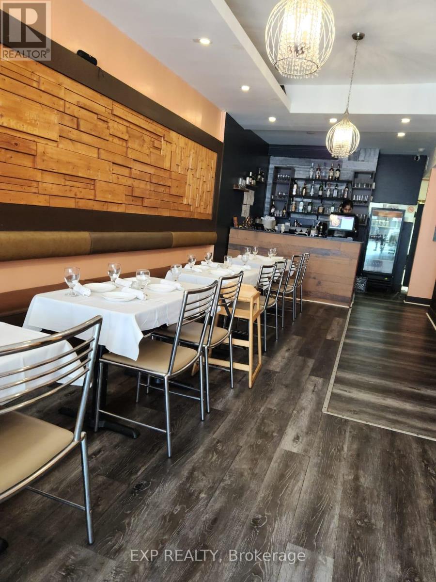 606 Bloor Street W, Toronto, Ontario  M6G 1K4 - Photo 17 - C12505334