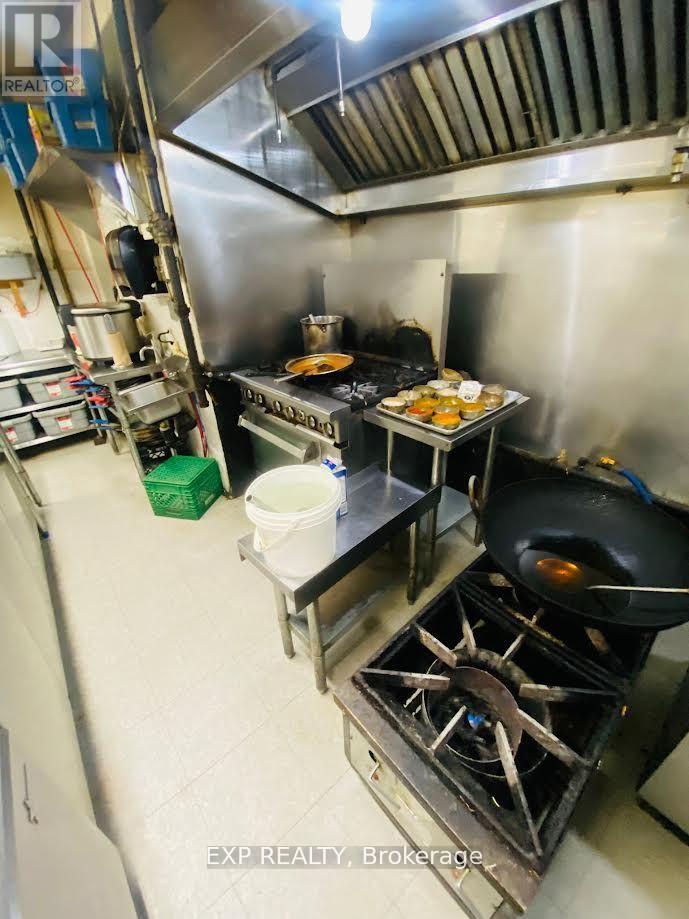 606 Bloor Street W, Toronto, Ontario  M6G 1K4 - Photo 12 - C12505334