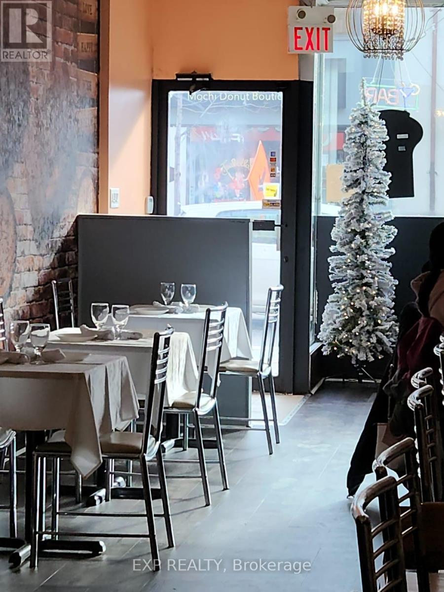 606 Bloor Street W, Toronto, Ontario  M6G 1K4 - Photo 6 - C12505334