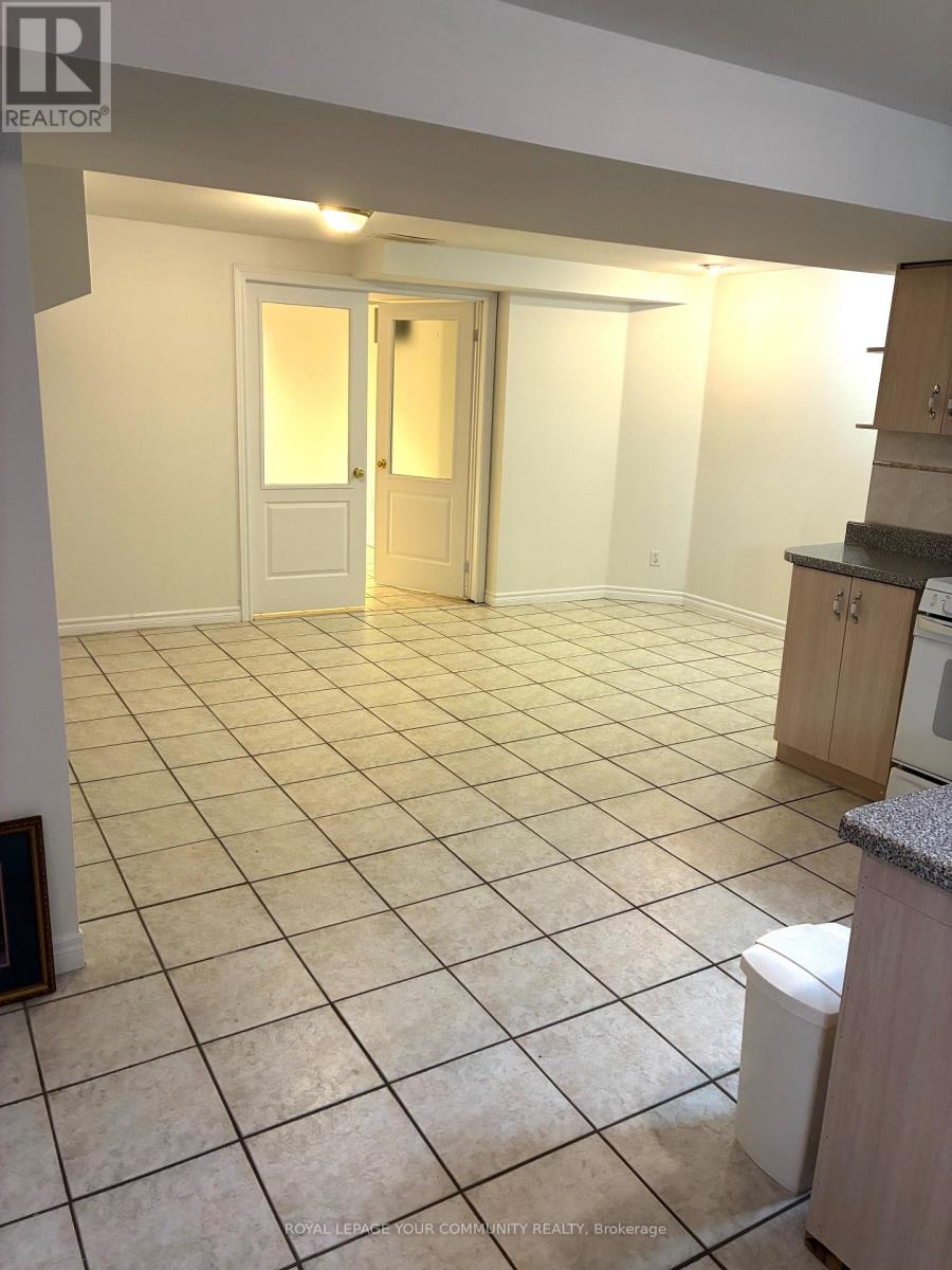 37 Depeuter Crescent, Bradford West Gwillimbury, Ontario  L3Z 3B3 - Photo 4 - N12457304