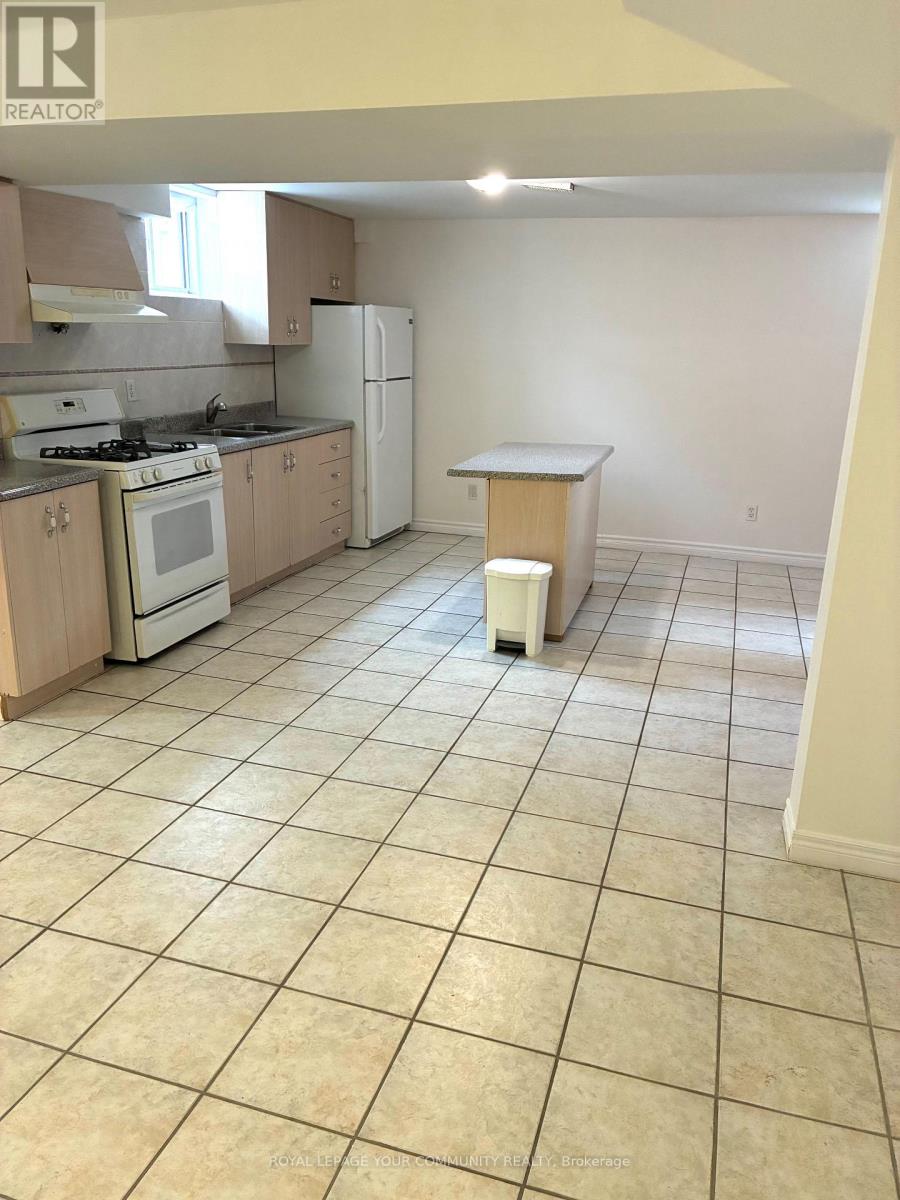 37 Depeuter Crescent, Bradford West Gwillimbury, Ontario  L3Z 3B3 - Photo 3 - N12457304