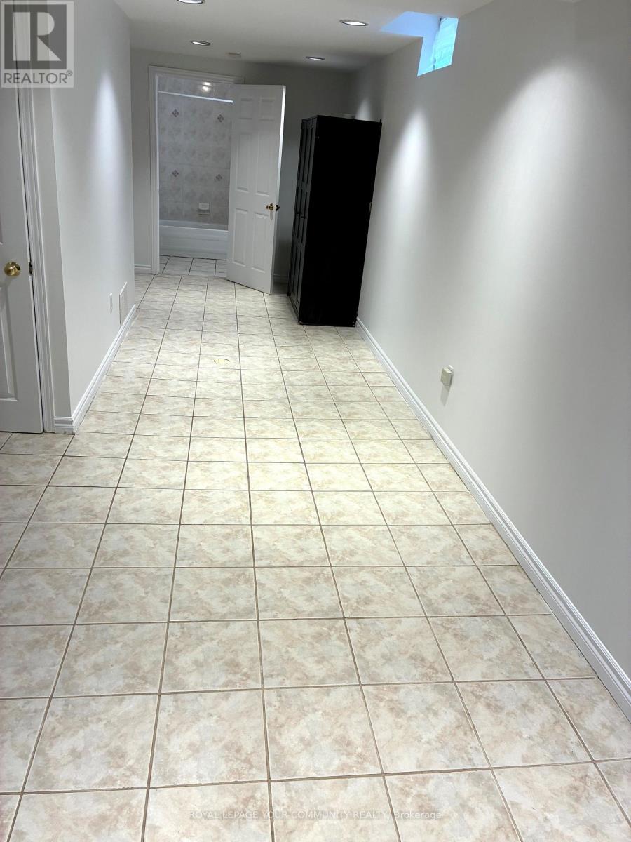 37 Depeuter Crescent, Bradford West Gwillimbury, Ontario  L3Z 3B3 - Photo 8 - N12457304