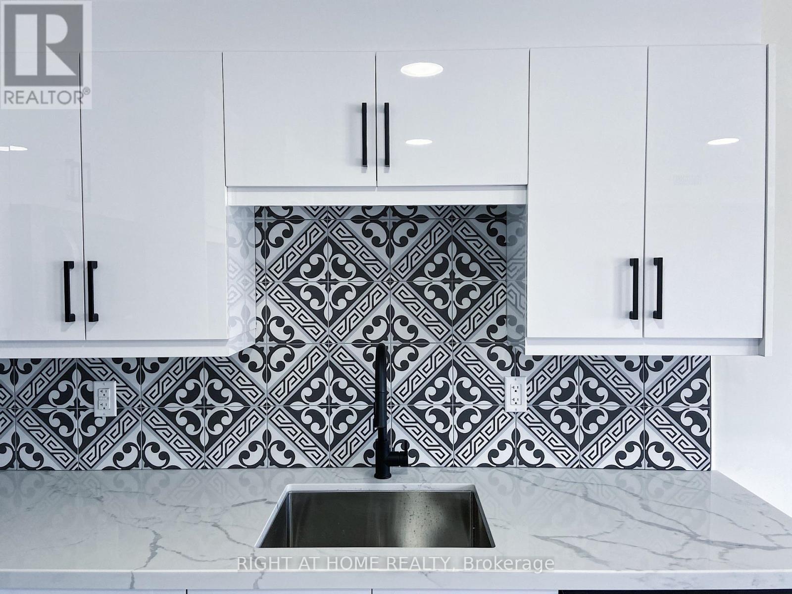 2 - 1258 Broadview Avenue, Toronto, Ontario  M4K 2T4 - Photo 4 - E12505546