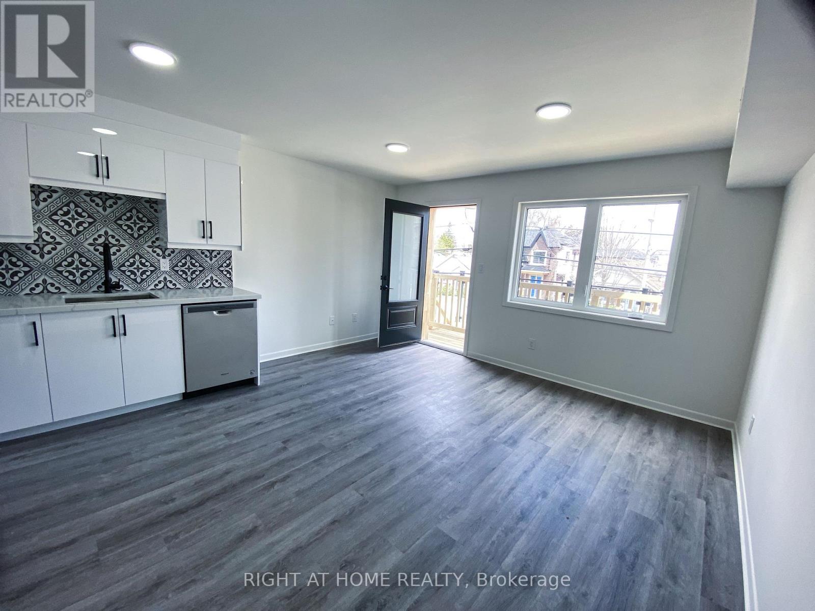 2 - 1258 Broadview Avenue, Toronto, Ontario  M4K 2T4 - Photo 5 - E12505546